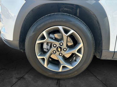 Used 2025 Chevrolet Trax LT FWD image 14