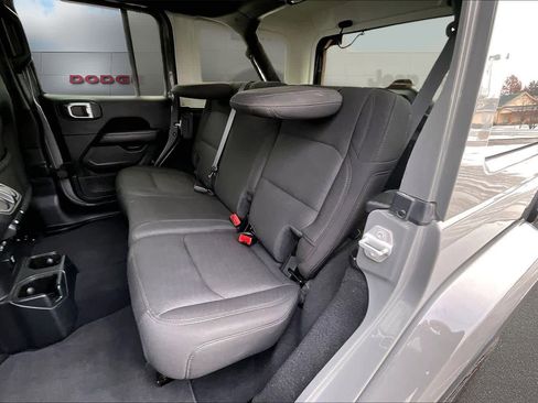 Used 2023 Jeep Wrangler Sahara image 13