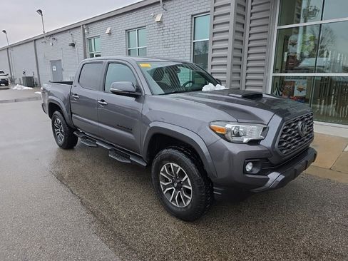 Used 2021 Toyota Tacoma TRD Sport image 3