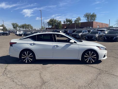Used 2020 Nissan Altima 2.5 Platinum image 8