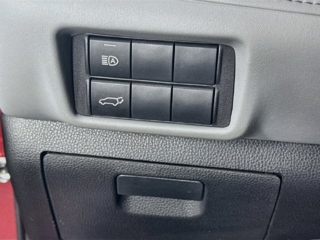 Used 2023 Toyota Highlander XLE AWD/4WD image 10