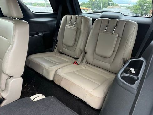 Used 2019 Ford Explorer XLT w/ Equipment Group 202A FWD image 14