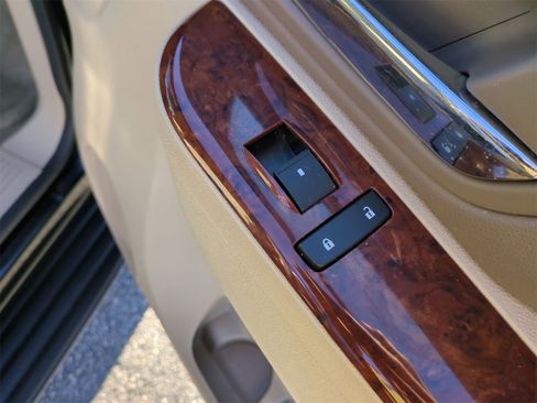 Certified 2011 GMC Yukon SLE image 26