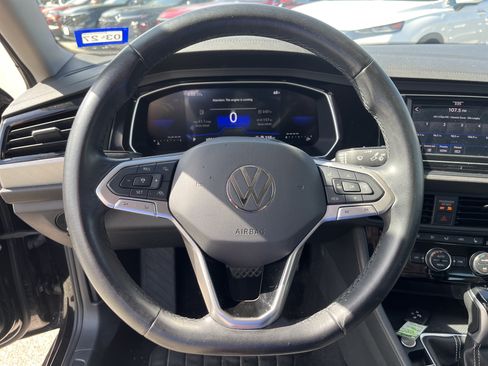 Used 2024 Volkswagen Jetta SE FWD image 9