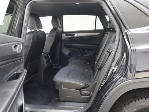 Certified 2024 Volkswagen Atlas Cross Sport SE AWD/4WD image 12