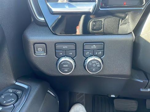 Used 2023 GMC Sierra 1500 Elevation image 14