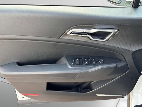 New 2025 Kia Sportage LX image 19