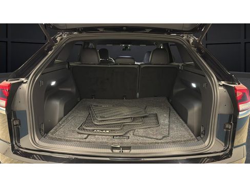 Used 2024 Volkswagen Atlas Cross Sport SE AWD/4WD image 25