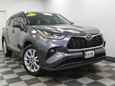 Used 2022 Toyota Highlander Limited AWD/4WD image 2