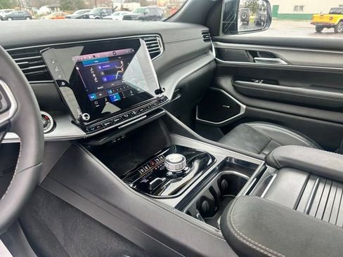 Used 2023 Jeep Wagoneer Base image 24