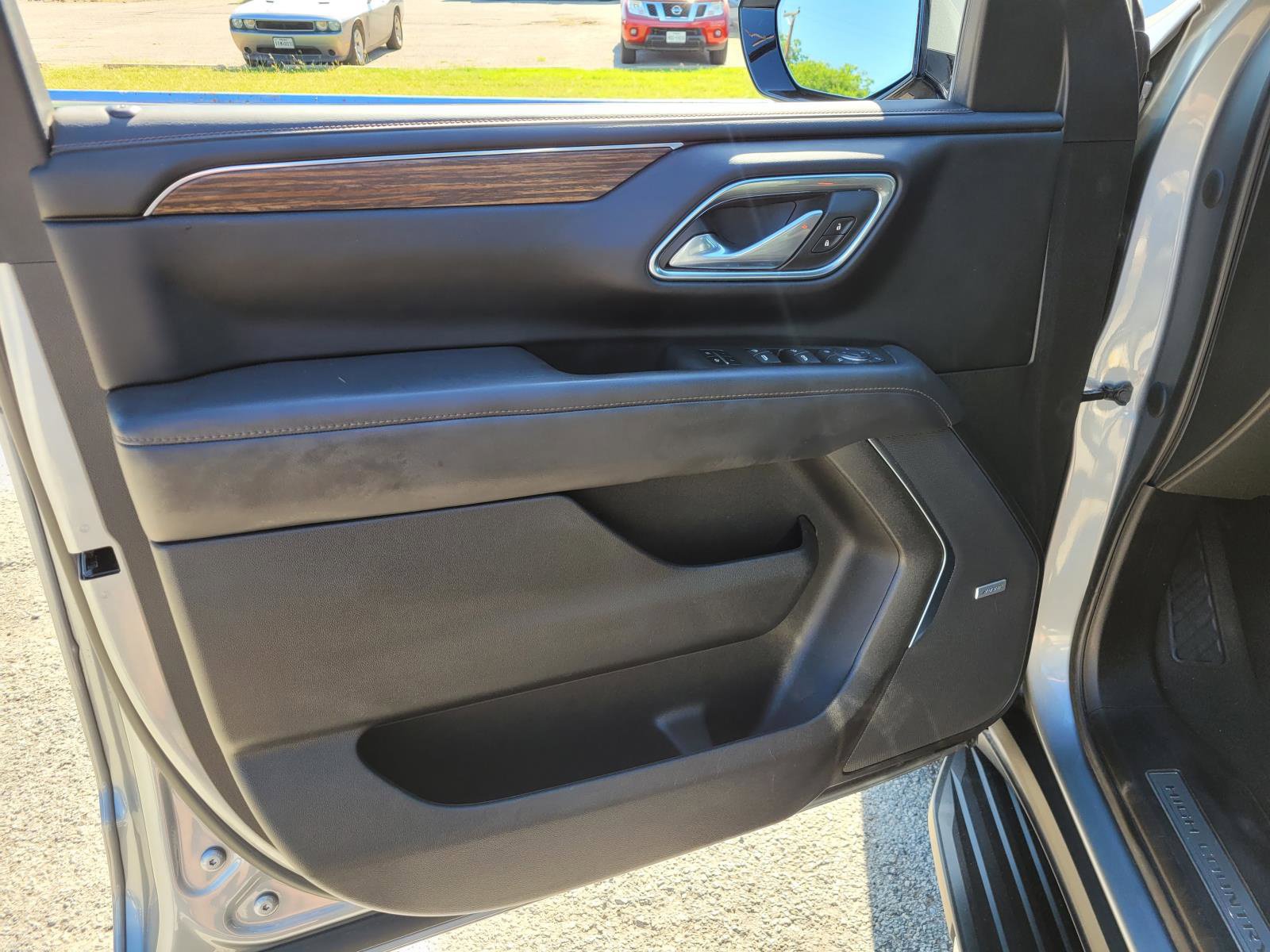 Used 2023 Chevrolet Suburban High Country AWD/4WD image 17