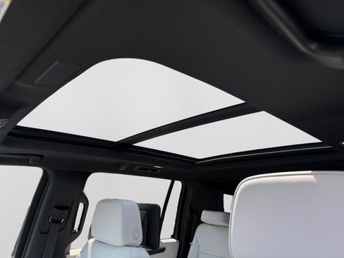 New 2026 Chevrolet Suburban Premier AWD/4WD image 22