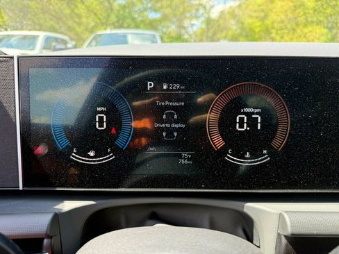 Used 2025 Hyundai Santa Cruz SEL FWD image 4