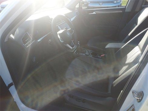 Used 2022 Volkswagen Tiguan SE image 15