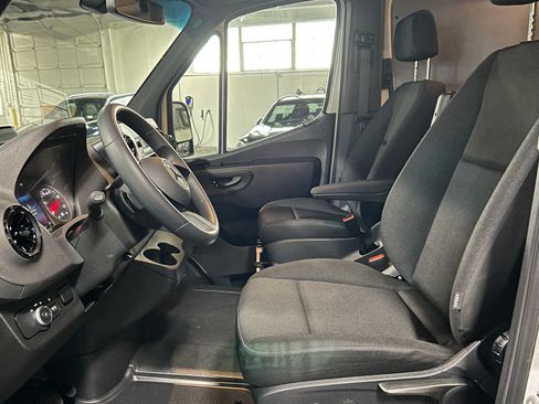 Used 2025 Mercedes-Benz Sprinter 2500 image 23