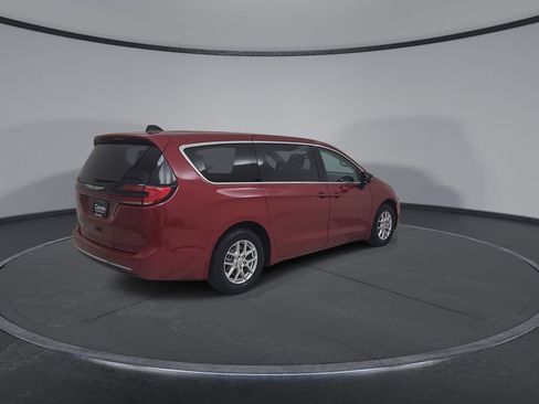 Certified 2024 Chrysler Pacifica Touring-L FWD image 17
