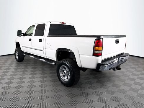 Used 2006 GMC Sierra 2500 SLT w/ Onstar Plus Package AWD/4WD image 5