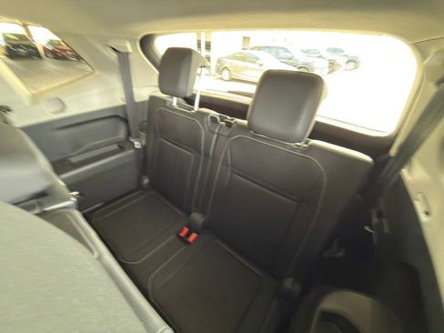 Used 2023 Volkswagen Tiguan SE image 32
