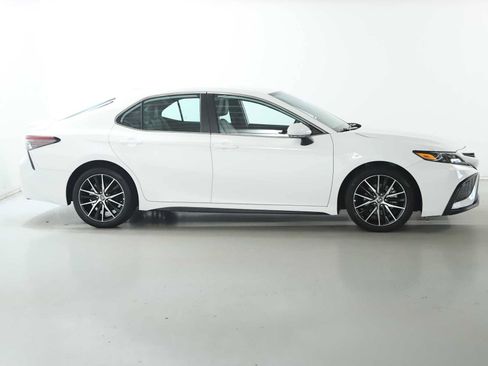 Used 2023 Toyota Camry SE AWD/4WD image 11