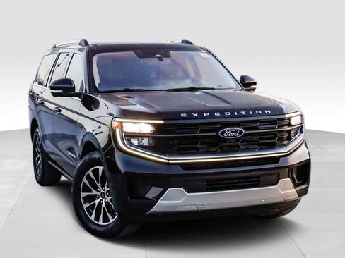 Used 2025 Ford Expedition Platinum AWD/4WD image 2