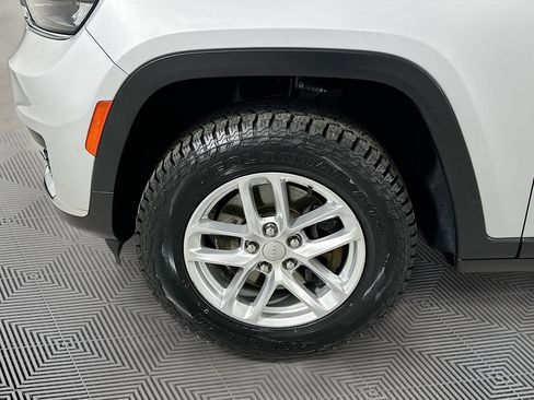 Used 2023 Jeep Grand Cherokee L Laredo w/ Luxury Tech Group I AWD/4WD image 14