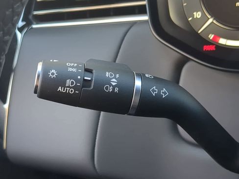 Used 2025 Land Rover Range Rover Sport image 29