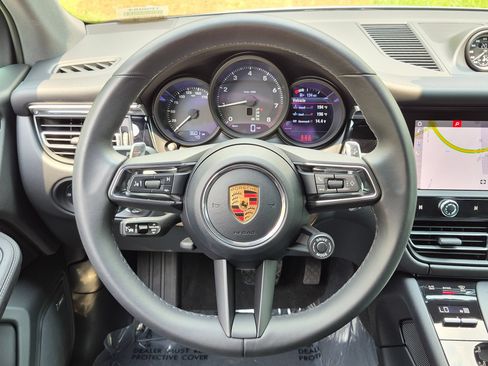 Certified 2026 Porsche Macan AWD/4WD image 8