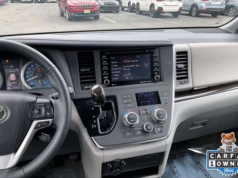 Used 2018 Toyota Sienna XLE w/ XLE Navigation Package FWD image 6