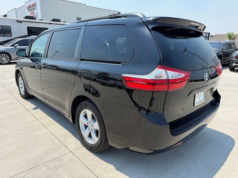 Used 2017 Toyota Sienna LE FWD image 5