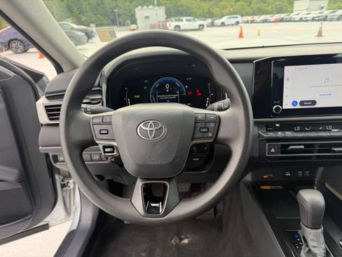 Used 2025 Toyota Camry LE FWD image 13