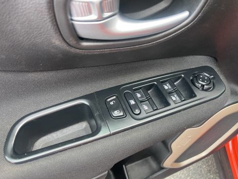 Used 2015 Jeep Renegade Latitude AWD/4WD image 15