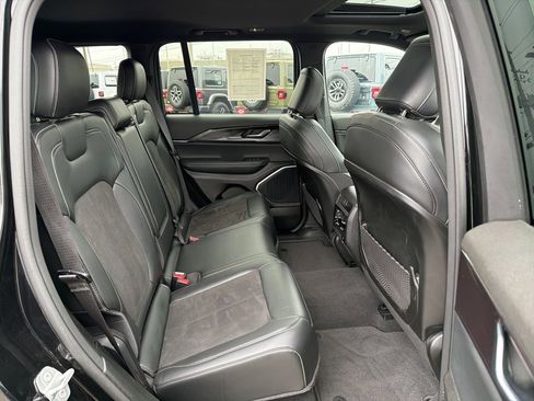 Used 2022 Jeep Grand Cherokee Altitude image 17