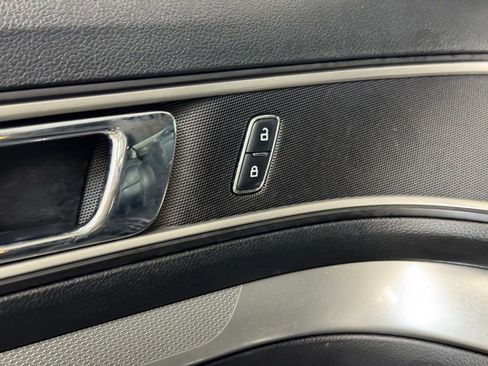 Used 2017 Ford Explorer XLT w/ Equipment Group 202A image 9