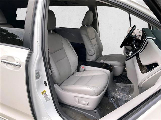 Used 2017 Toyota Sienna XLE FWD image 9