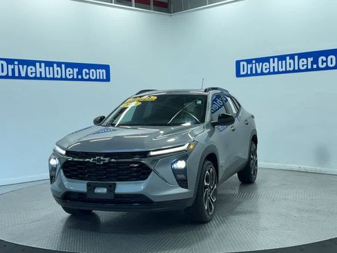 Used 2025 Chevrolet Trax RS w/ Sunroof Package FWD image 6