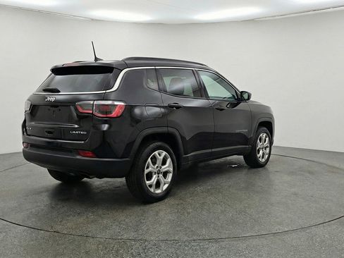 Used 2025 Jeep Compass Latitude image 9