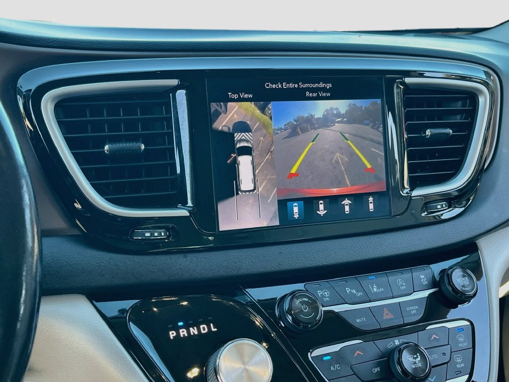 Used 2018 Chrysler Pacifica Touring-L w/ Advanced Safetytec Group FWD image 13