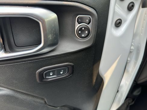 Used 2020 Jeep Gladiator Sport w/ Quick Order Package 24S AWD/4WD image 15