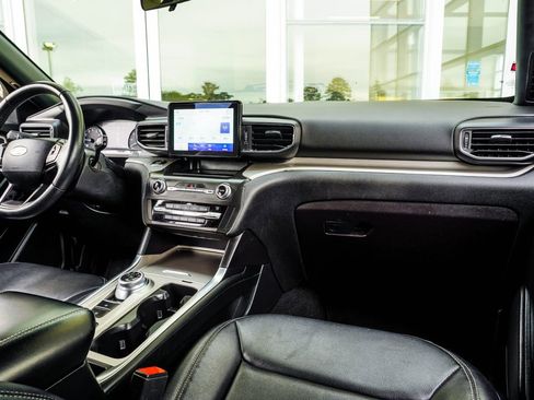 Used 2020 Ford Explorer XLT w/ Equipment Group 202A image 19