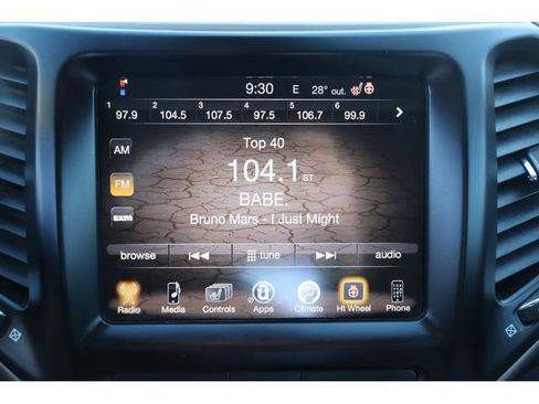 Used 2016 Jeep Cherokee Latitude w/ Cold Weather Group AWD/4WD image 13