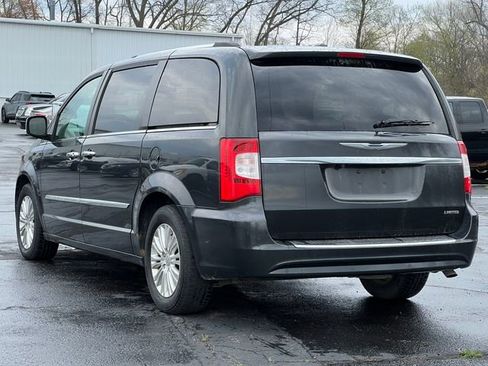 Used 2012 Chrysler Town & Country Limited FWD image 11