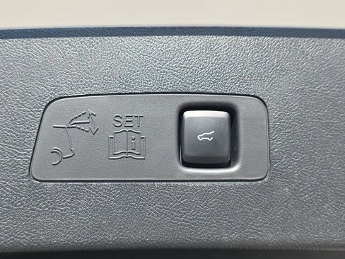 Used 2025 Lincoln Corsair AWD w/ Equipment Group 101A image 29