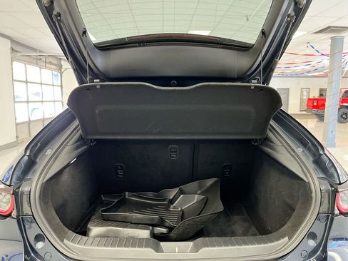 Used 2019 MAZDA MAZDA3 w/Preferred Pkg image 11