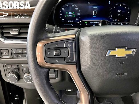 Certified 2024 Chevrolet Suburban High Country w/ Advanced Technology Package AWD/4WD image 17