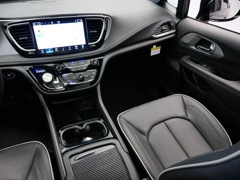 New 2026 Chrysler Pacifica Limited w/ S Appearance Package image 17
