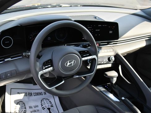 Used 2024 Hyundai Elantra SEL image 14