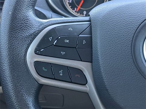 Certified 2019 Jeep Cherokee Latitude w/ Popular Appearance Group image 19