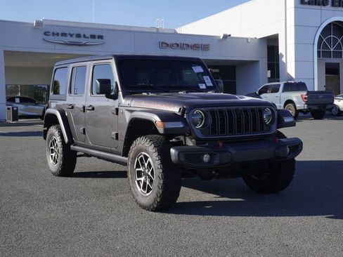 Used 2024 Jeep Wrangler Unlimited Rubicon w/ Technology Group image 2