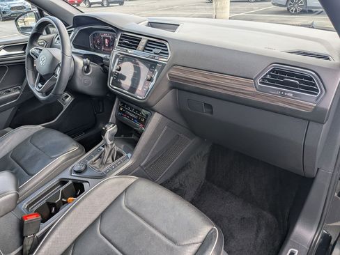 Used 2022 Volkswagen Tiguan SEL R-Line AWD/4WD image 32