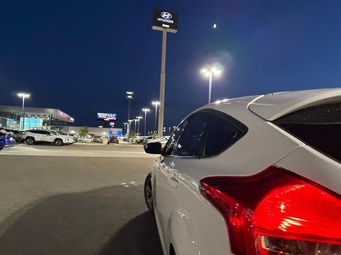 Used 2016 Ford Focus SE FWD image 9